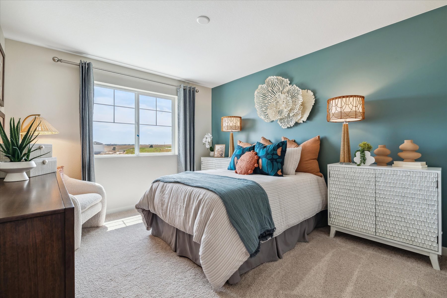 A bedroom with a bed and a desk.