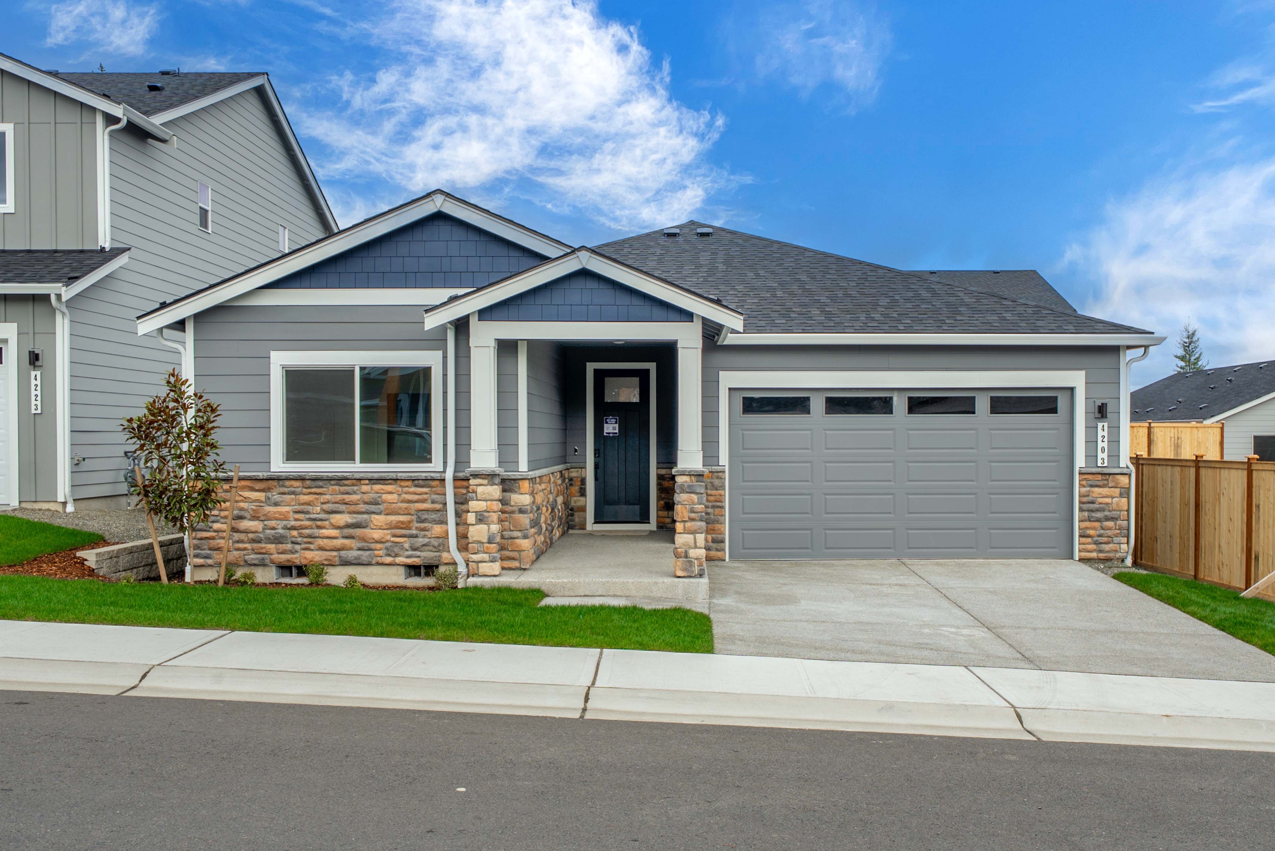 0303 5980 THORNHILL AVE SW